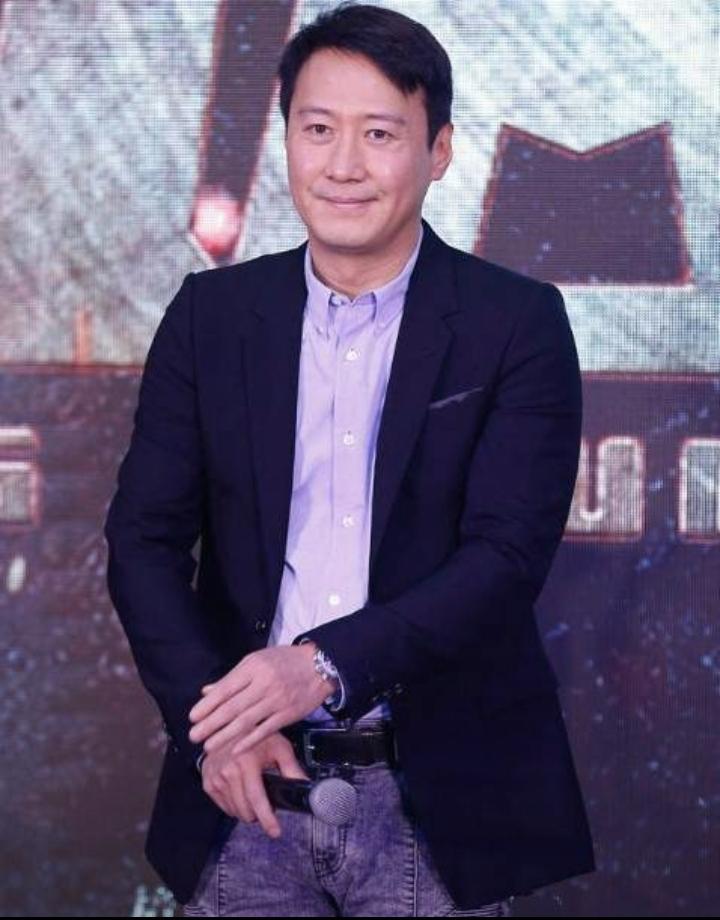 黎明的前妻乐基儿准备复出当模特儿了，无论是外貌和气质，舒淇都不输给她。当年，黎明
