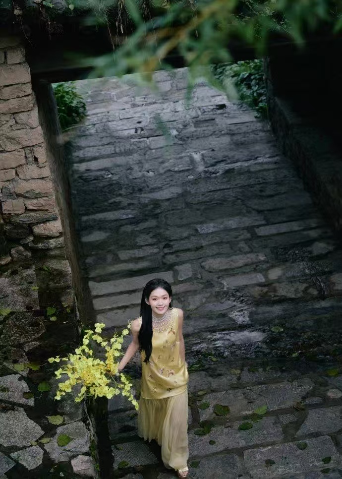 段奥娟一首念把我唱哭了 央视重阳晚会被段奥娟唱破防！《念》的旋律搭配她温柔的嗓音