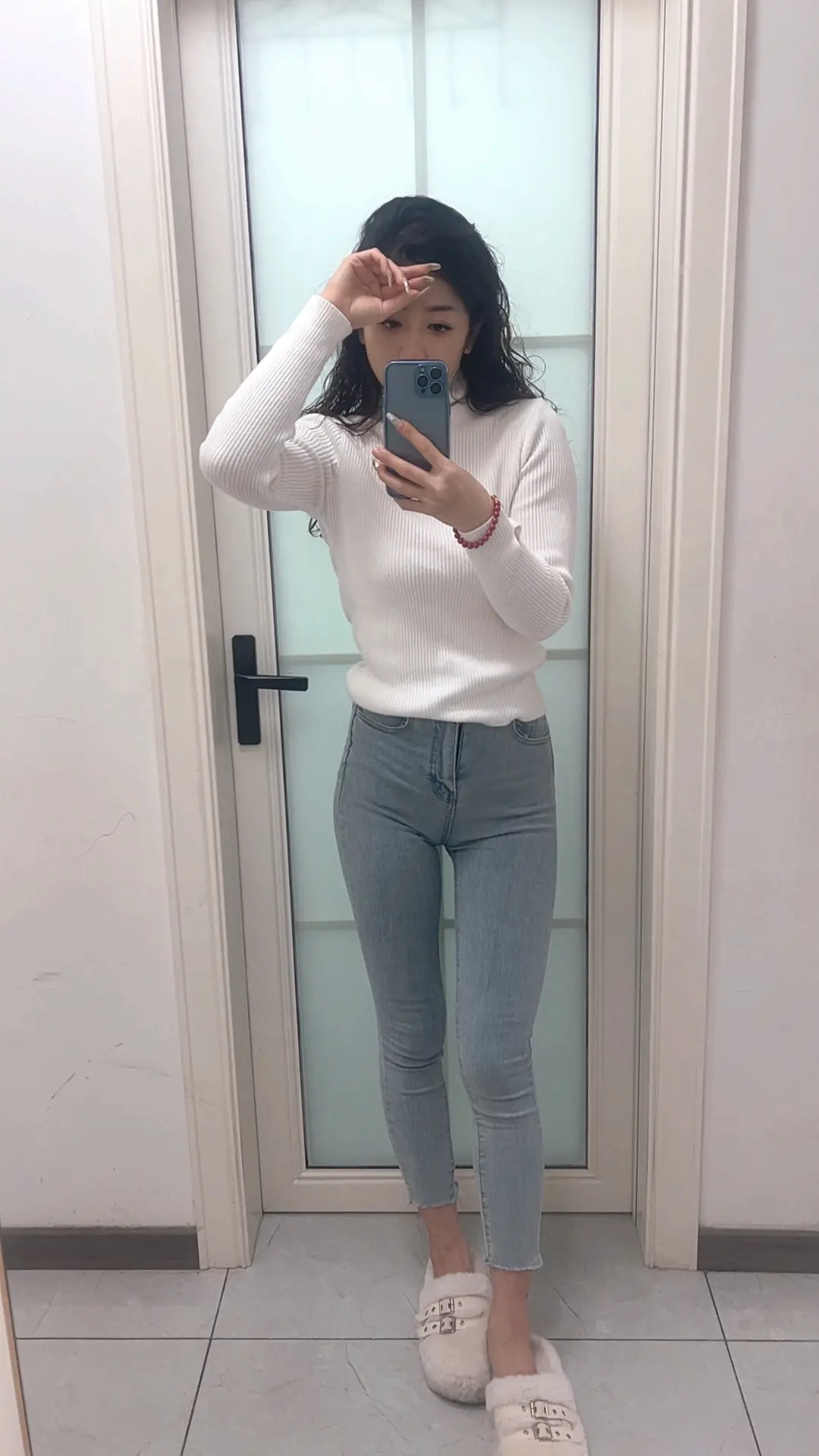 现在的人都太会伪装，伪装成对方所期待的样子，时间久了就慢慢的露出原型了...