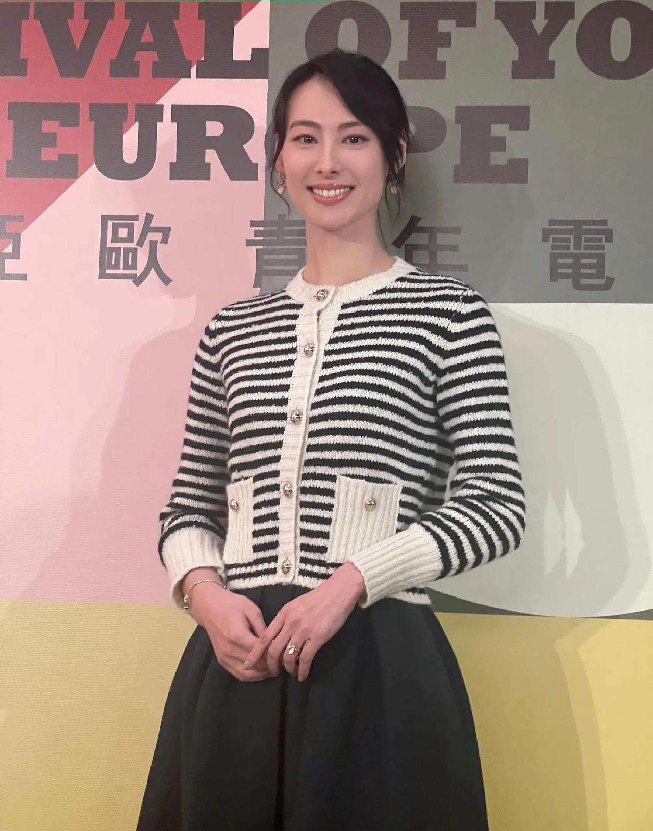 其实梁洛施从来没有退出过娱乐圈，只是复出几次都失败告终，这几年不仅拍的电影没啥反