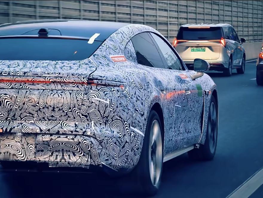 尚界Z7伪装车曝光，轿跑姿态藏不住，高端局这次有看头
尚界Z7的伪装车图流出，即