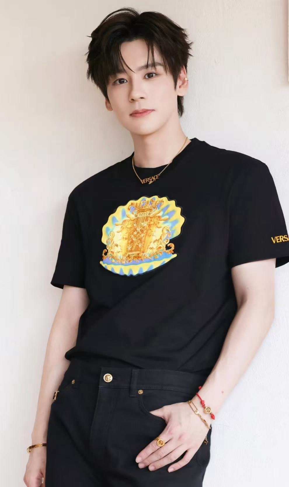 魏哲鸣回应张俪搞钱白日提灯 谁懂啊！魏哲鸣直播吐槽张俪“搞钱比演戏认真”，戏里为