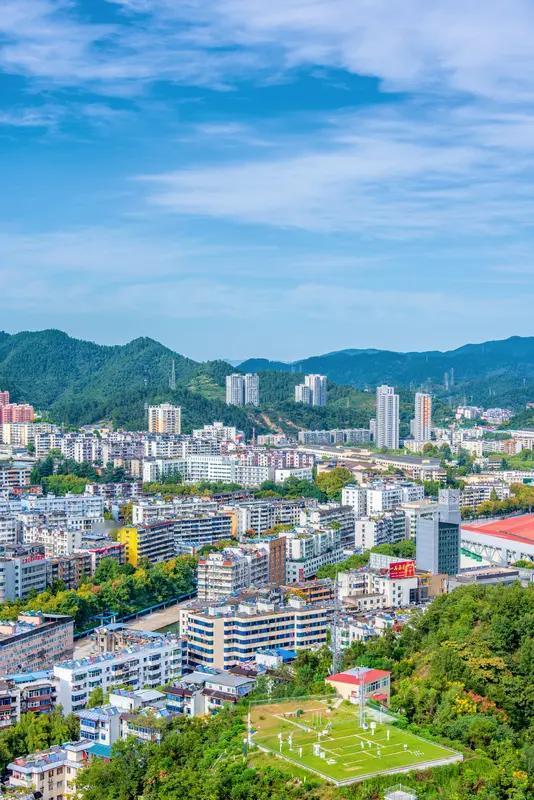 “干什么”，用你的家乡话怎么说在湖北十堰地区，有一个问话叫“做啥子”，这是我们家