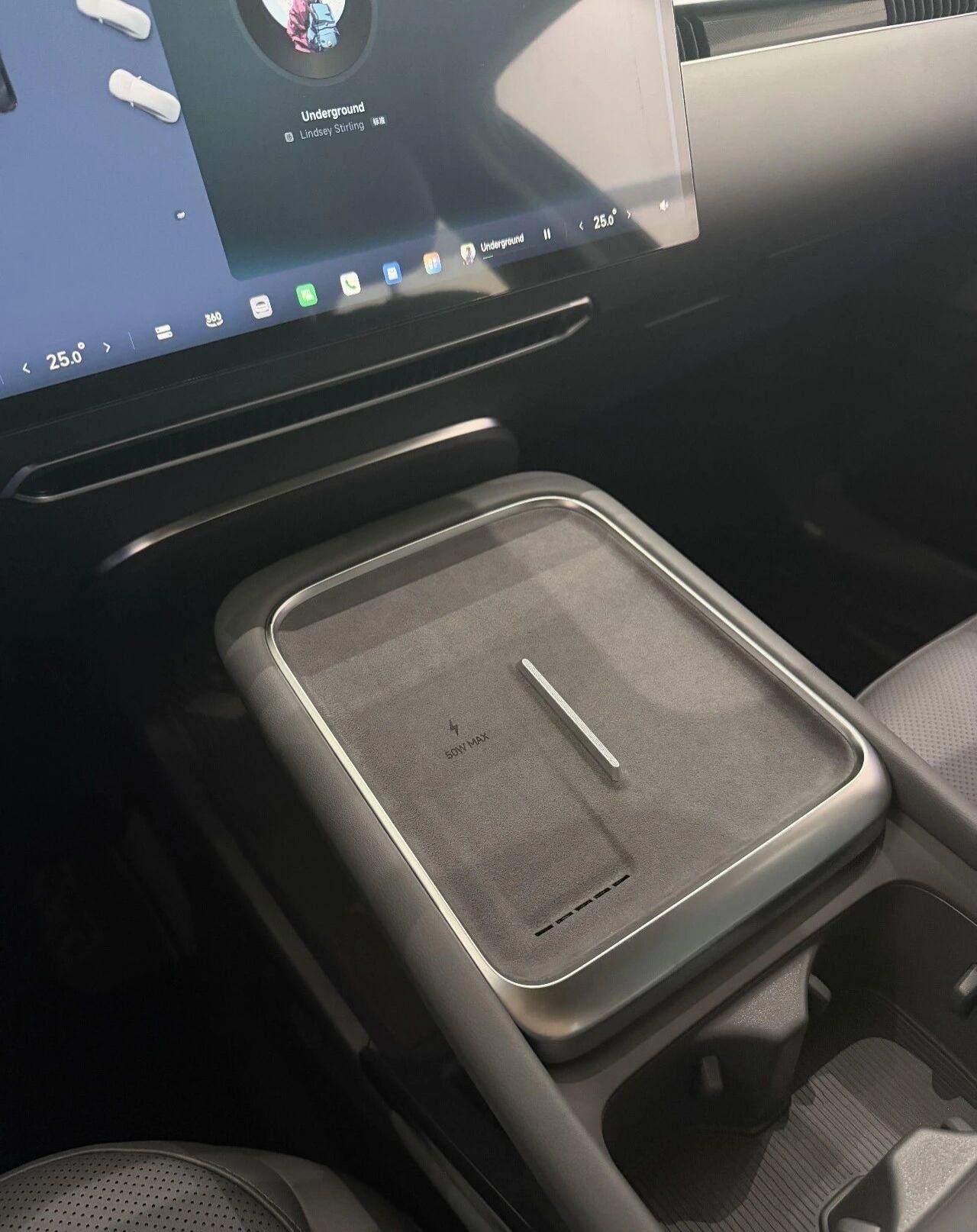 小鹏 MONA M03 2026 款 潮流智能轿跑
外观
主打年轻潮酷的轿跑造型