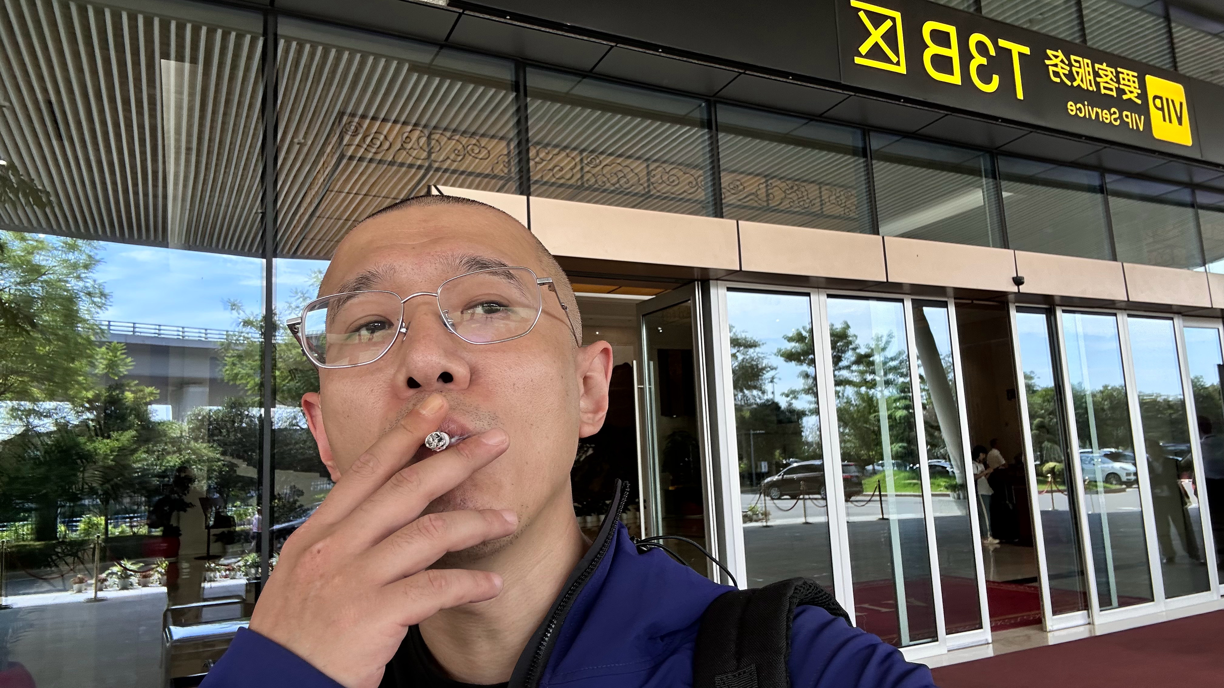等飞机还能抽烟，这事儿 确实得感谢 ​​​