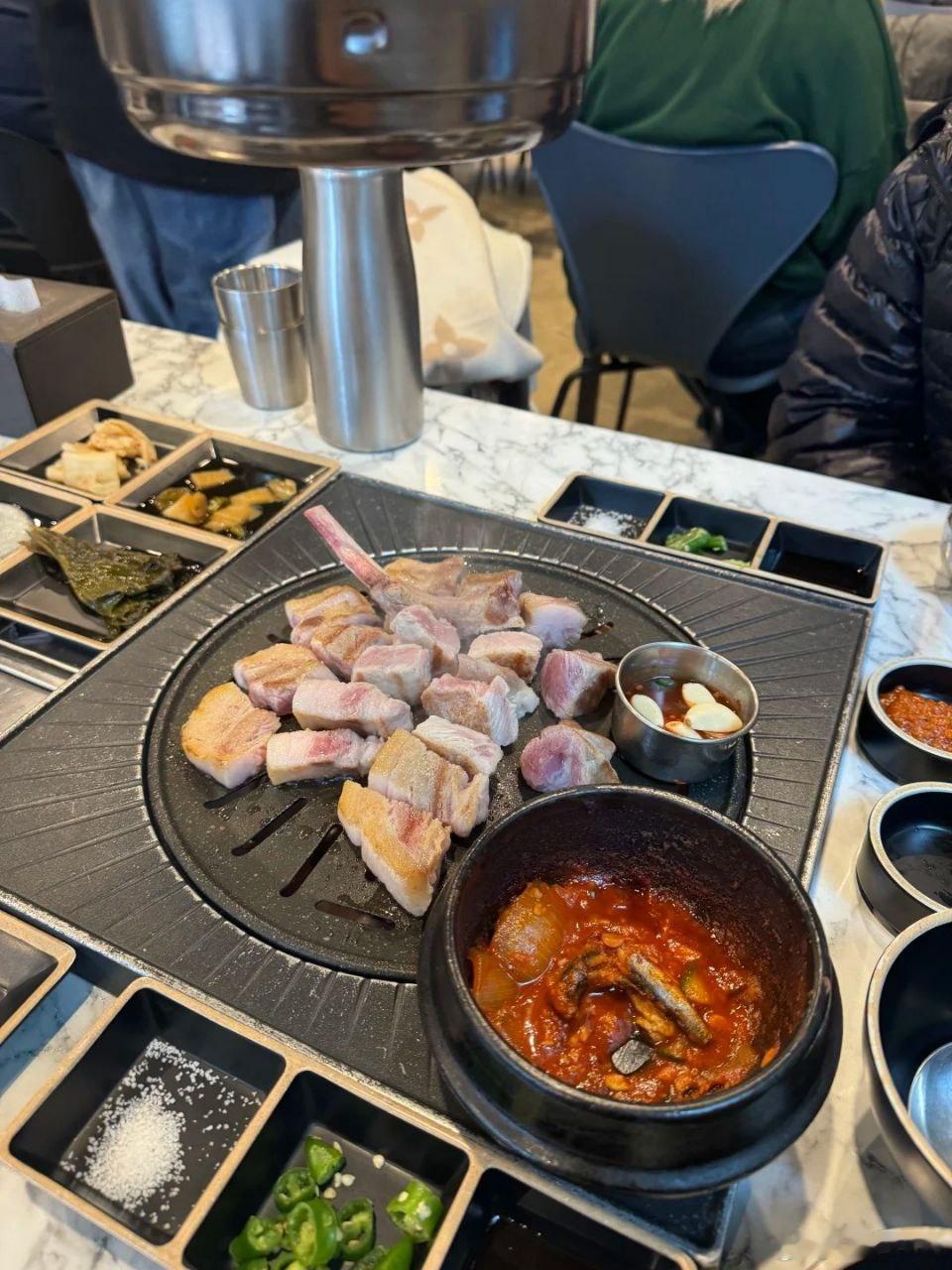 生活手记这世间青山灼灼星光沓沓 春风翩翩晚风渐渐 也抵不过你眉间的星辰点点 ​​