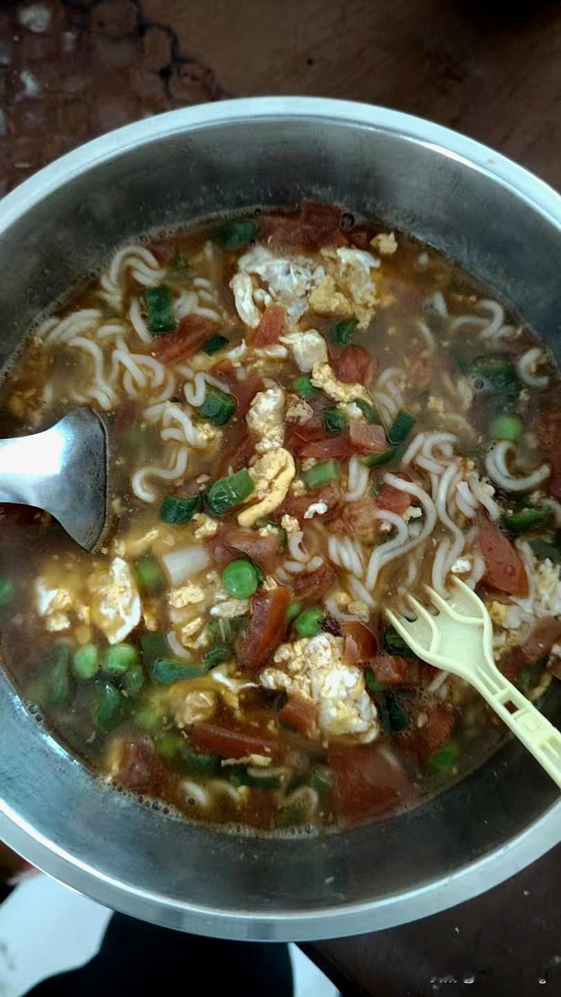 爱泼斯坦案文件公布了。国内公知们你们都去哪了？怎么不讲啦？那几个有名的都出来走两