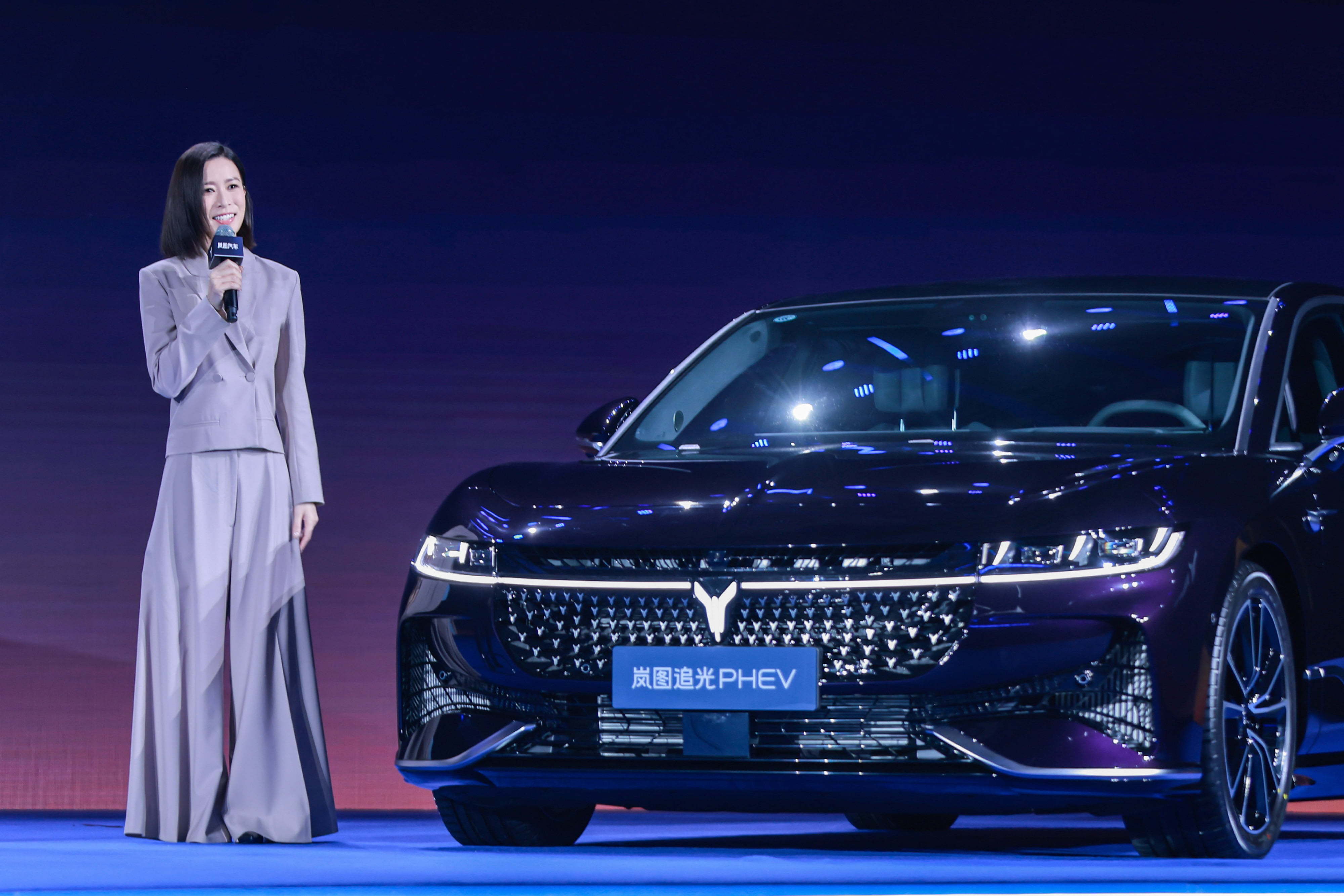 #岚图追光PHEV # 12.5 日在岚图科技日正式上市发布。#佘诗曼现身岚图科
