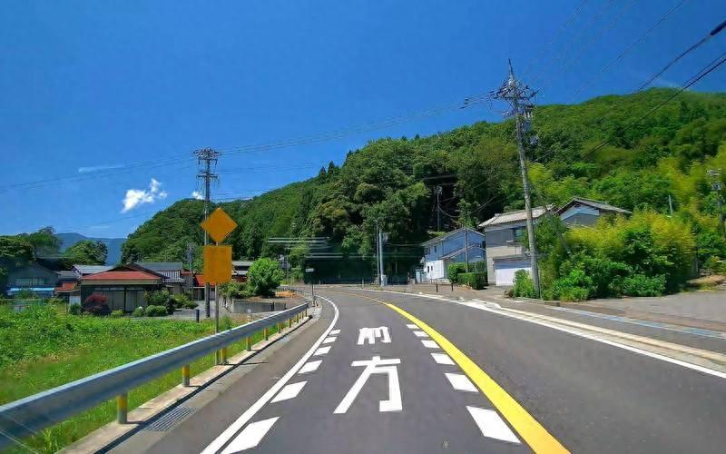 同样都是沥青铺路！为什么中国马路几年就开裂翻修，日本道路用了几十年还像新的一样？