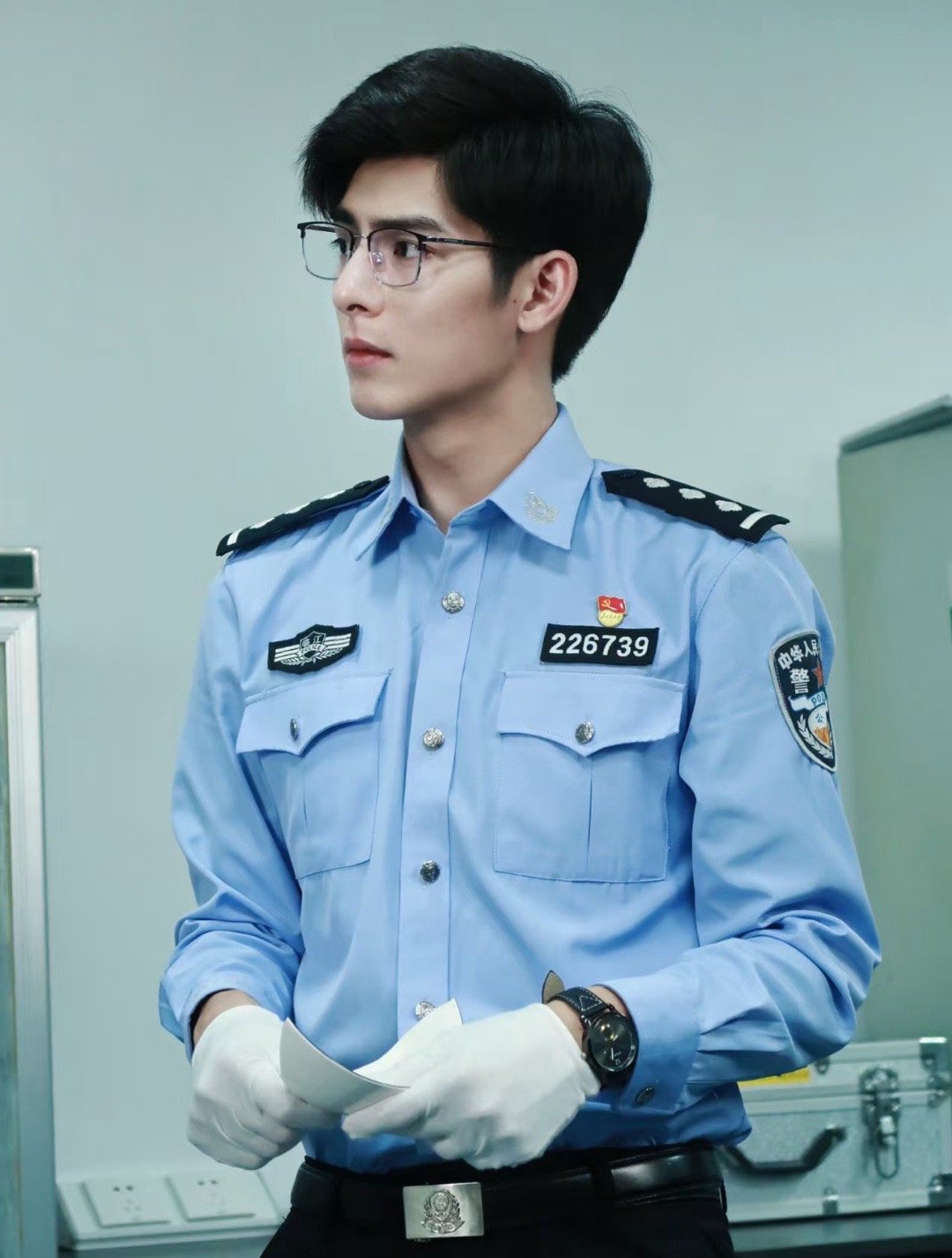 原罪2最大反转白月光是真凶法医的解剖刀能剖开尸体，却剖不开人心的伪装。戴屿用专业