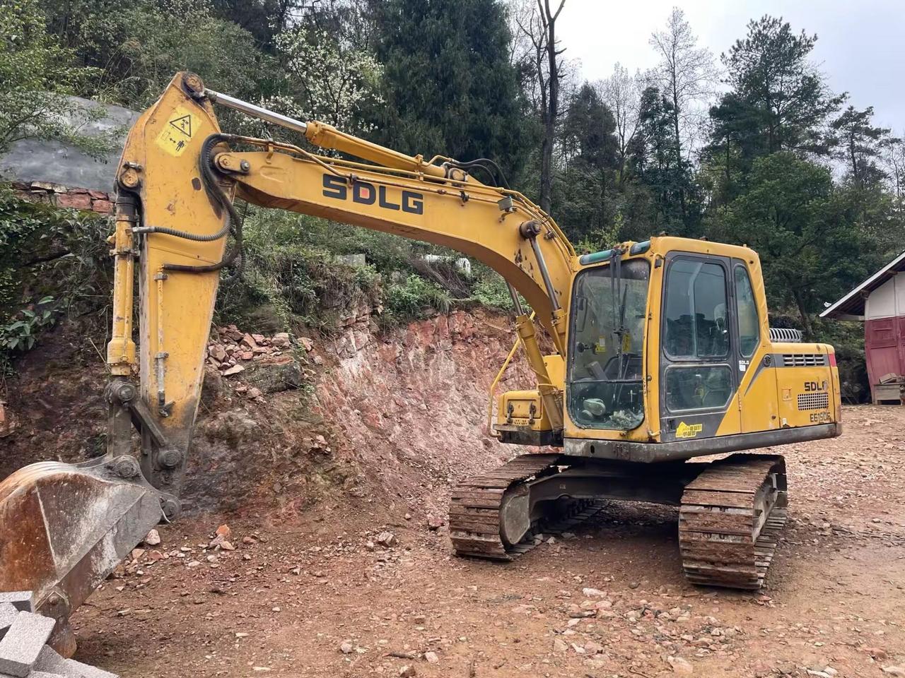 19年临工135，活干完，款没接到，难哦。