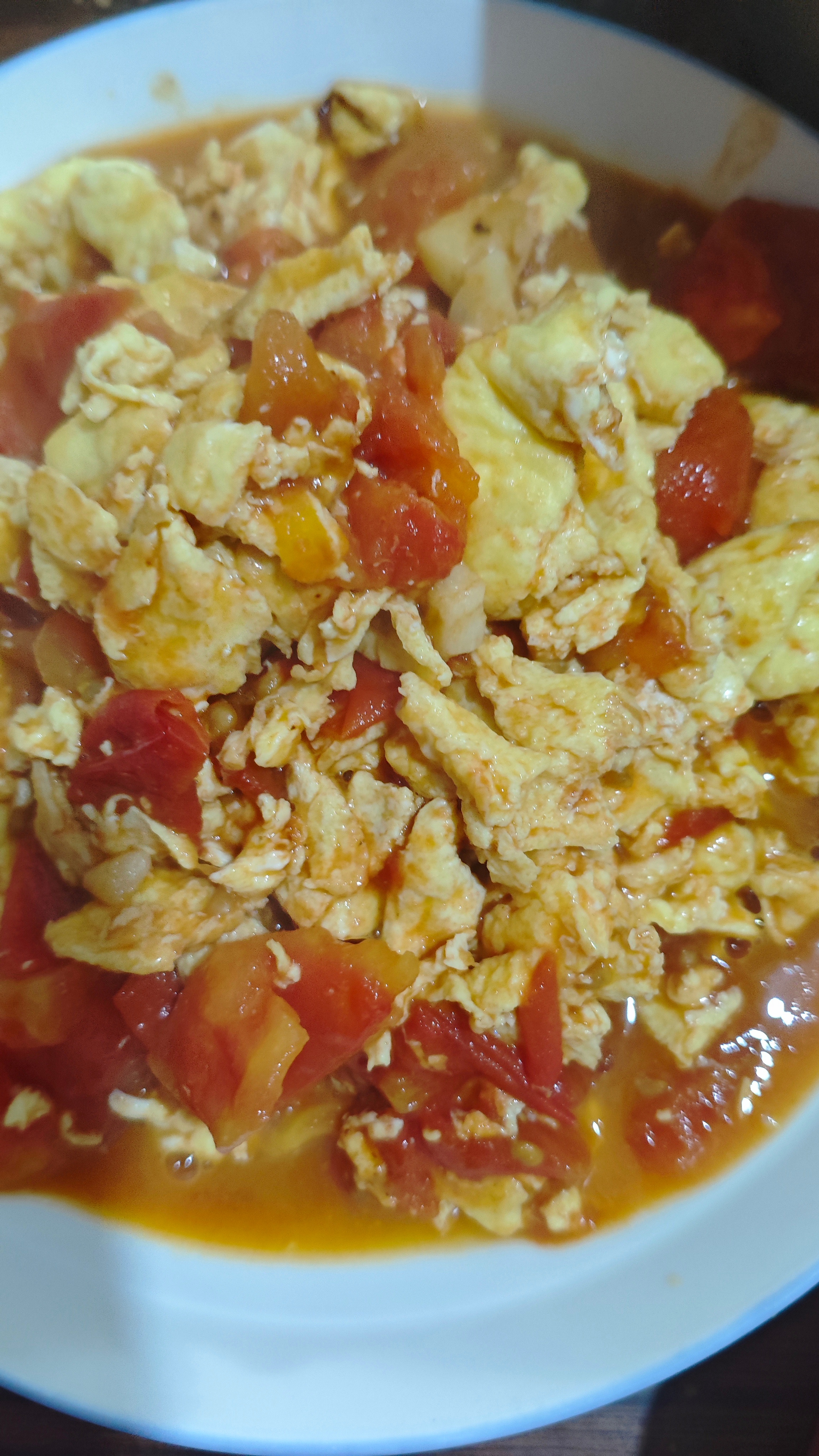 今日美食分享。早上把前几天我妈妈给大儿的生日礼物～榴莲开了吃了，好大个也好甜！午