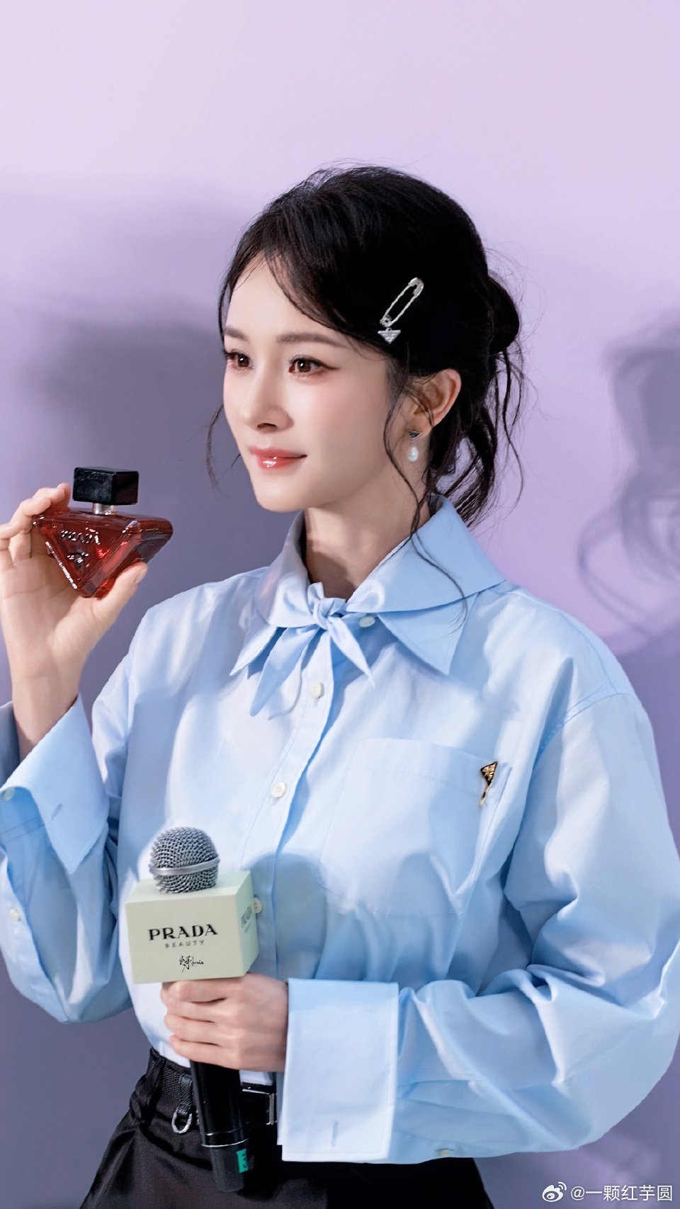 杨幂 图一的歪头鲨好可爱啊，今天是又美又甜的幂姐（cr水印） 