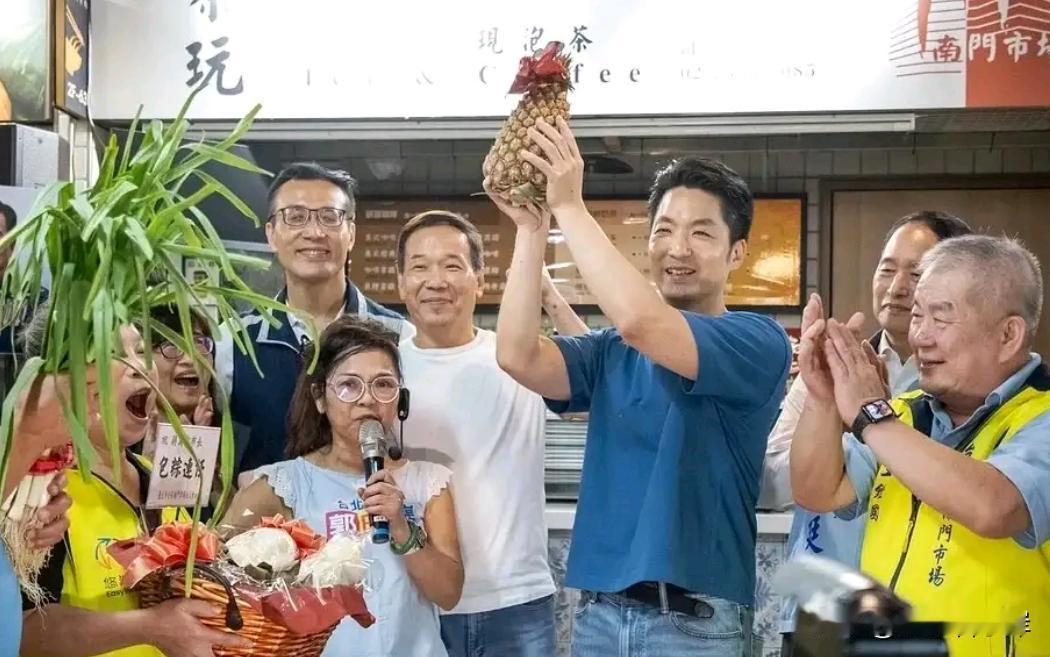 南门市场一对照，蒋万安跟它的人气差距一目了然

民调喊逆转，市场见真章。绿营近期