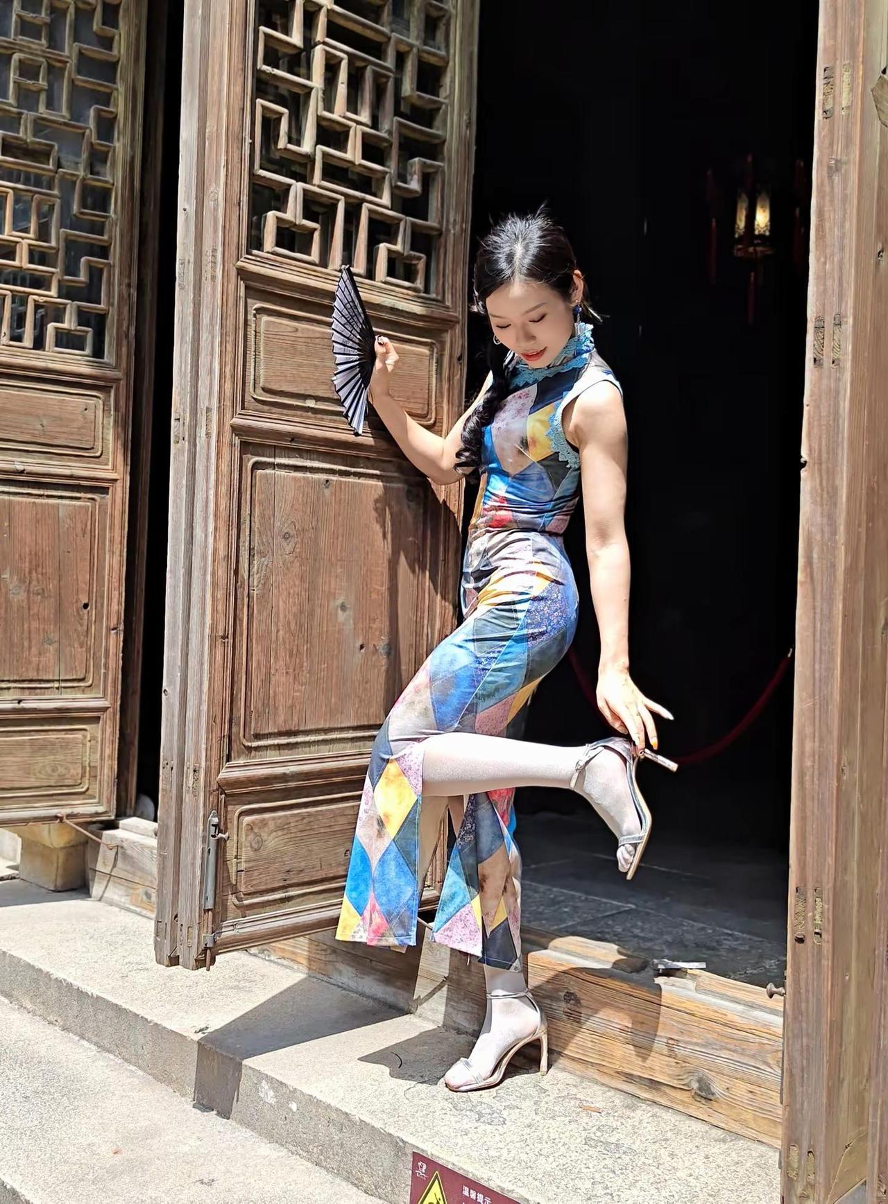 今日旗袍秀。旗袍秀一秀女子好温柔 我爱旗袍东方之美 南浔古镇 灰丝