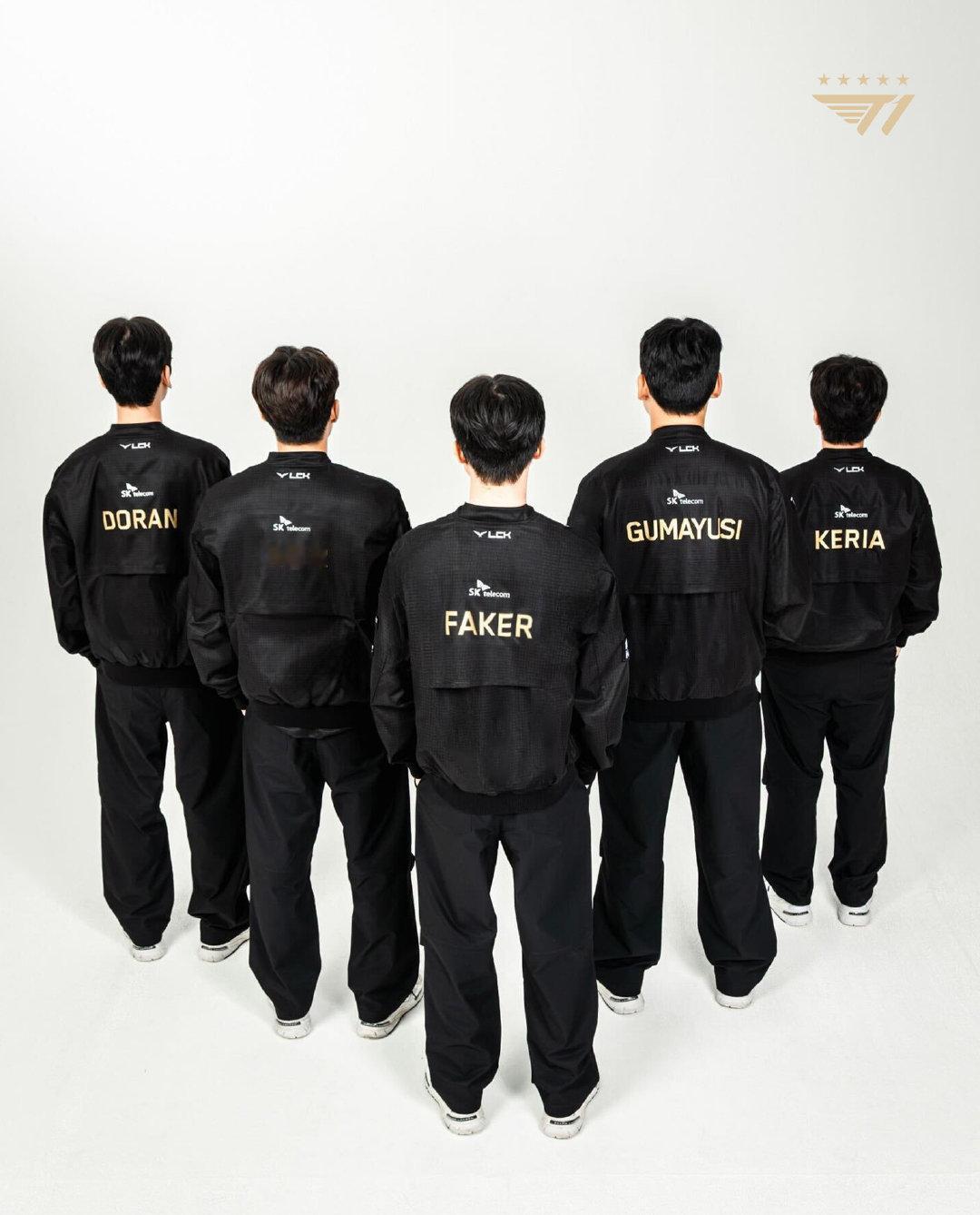 T1黑色队服T1官方发布S15世界赛队服照，本次队服是以黑色为主体，大家都知道自