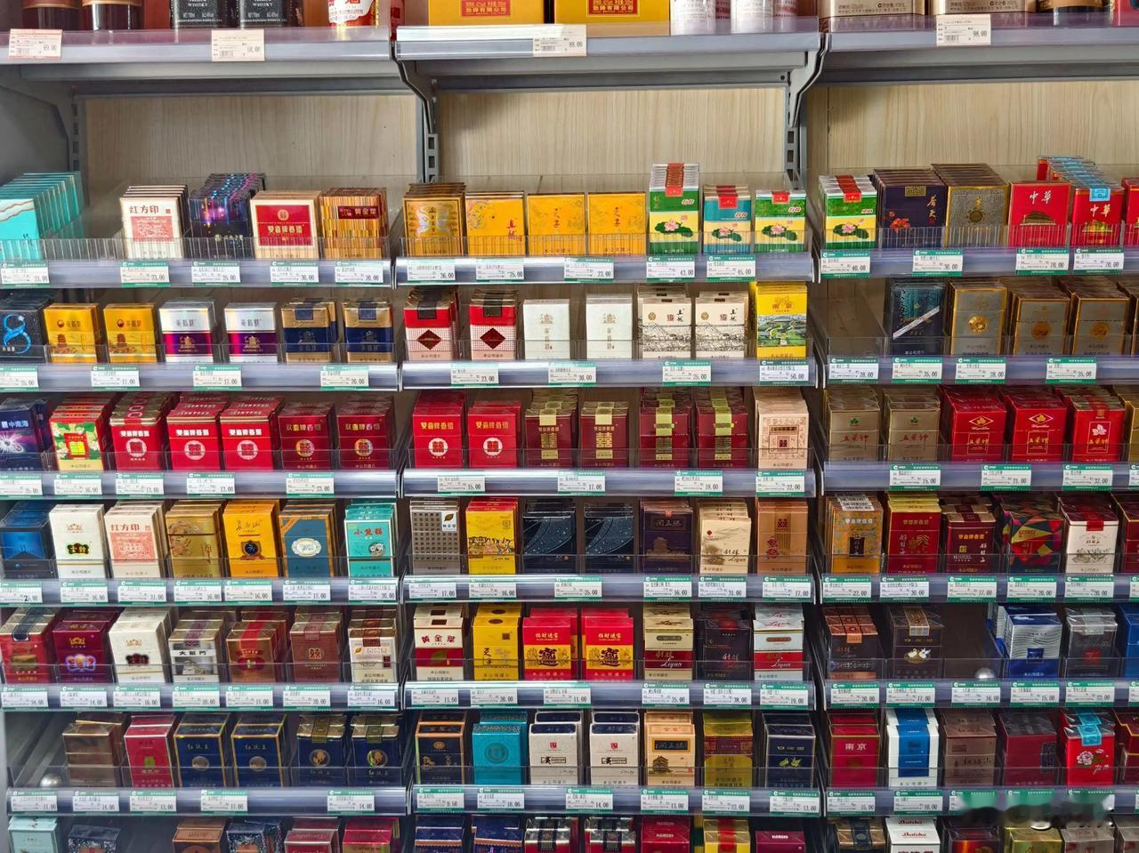 以后想蹲路边抽根闷烟，恐怕都要先摸摸口袋够不够格了。

岳阳那边出了硬消息，20