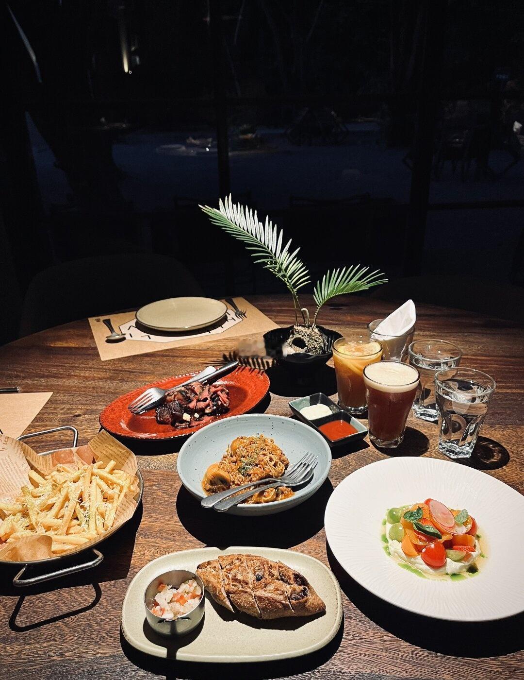 番禺探店｜藏在钟村旧厂房的西餐店
终于来打卡来回Living了！
旧厂房改造的空