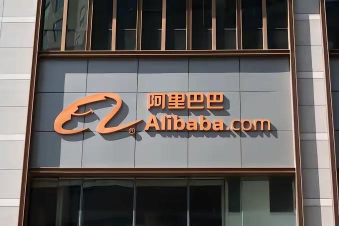 阿里硬核反击！全面反向禁用Claude，AI博弈背后藏所有人都该看懂的真相
 