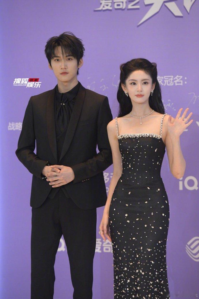 周柯宇赵晴尖叫之夜红毯周柯宇赵晴尖叫之夜红毯，完全养眼的组合~ 