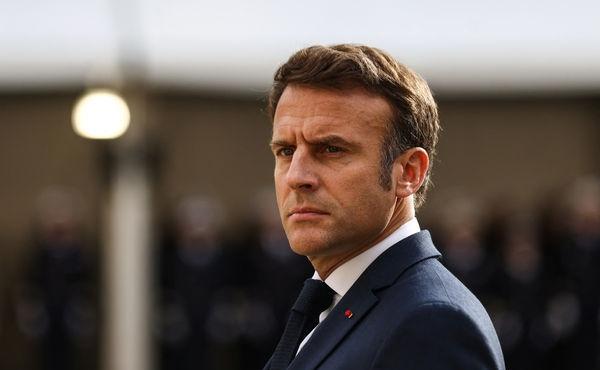 马克龙分别与美国及伊朗总统通话，劝和。 ​​​