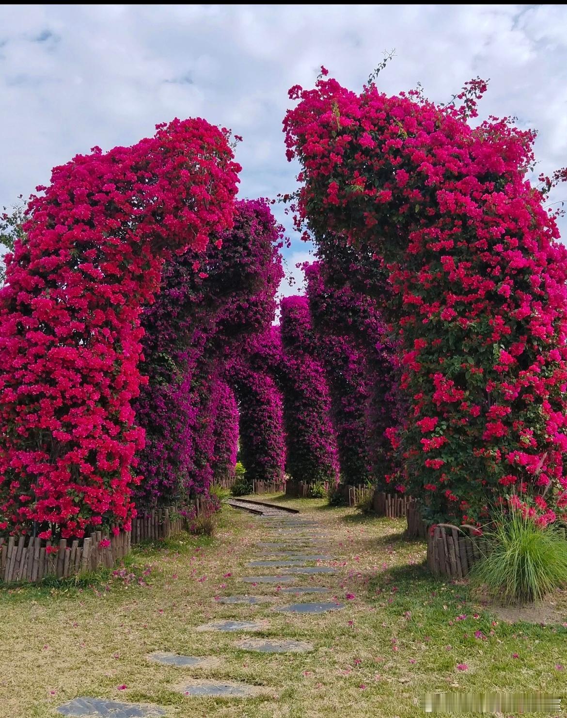 创业找了合伙人，不分股权还好，分不公平更糟。股权分配时，会考虑每位成员的投入和贡