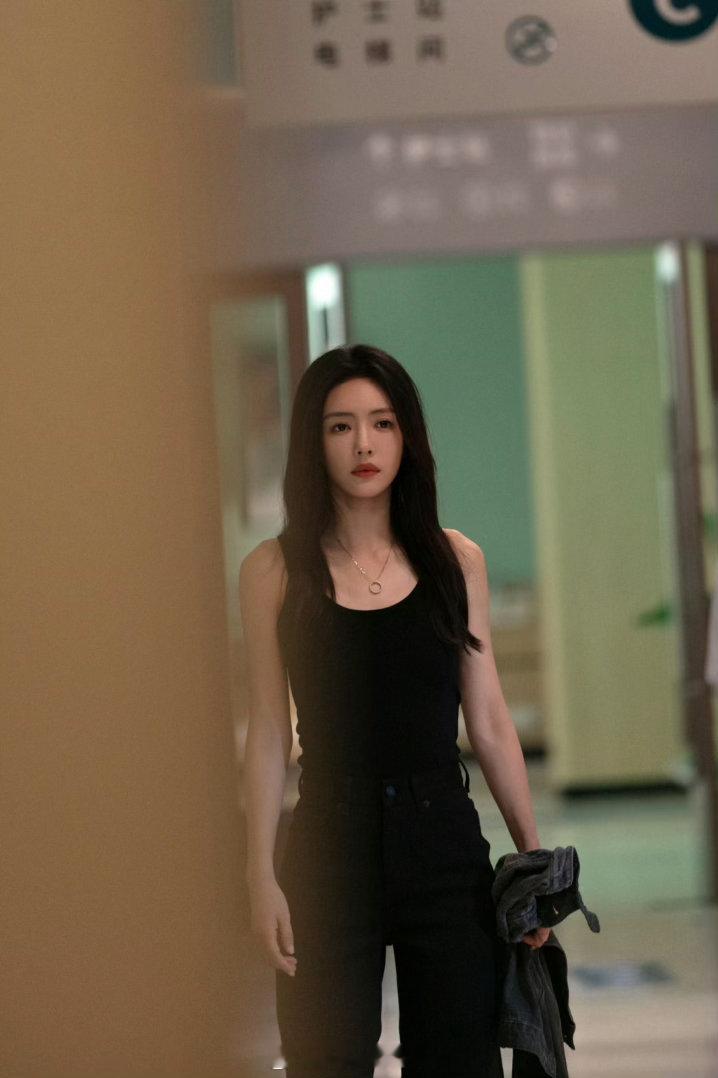 蔡文静这个肌肉线条 蔡文静用斧子那段，肌肉线条出来的时候我在屏幕前尖叫了。不是那