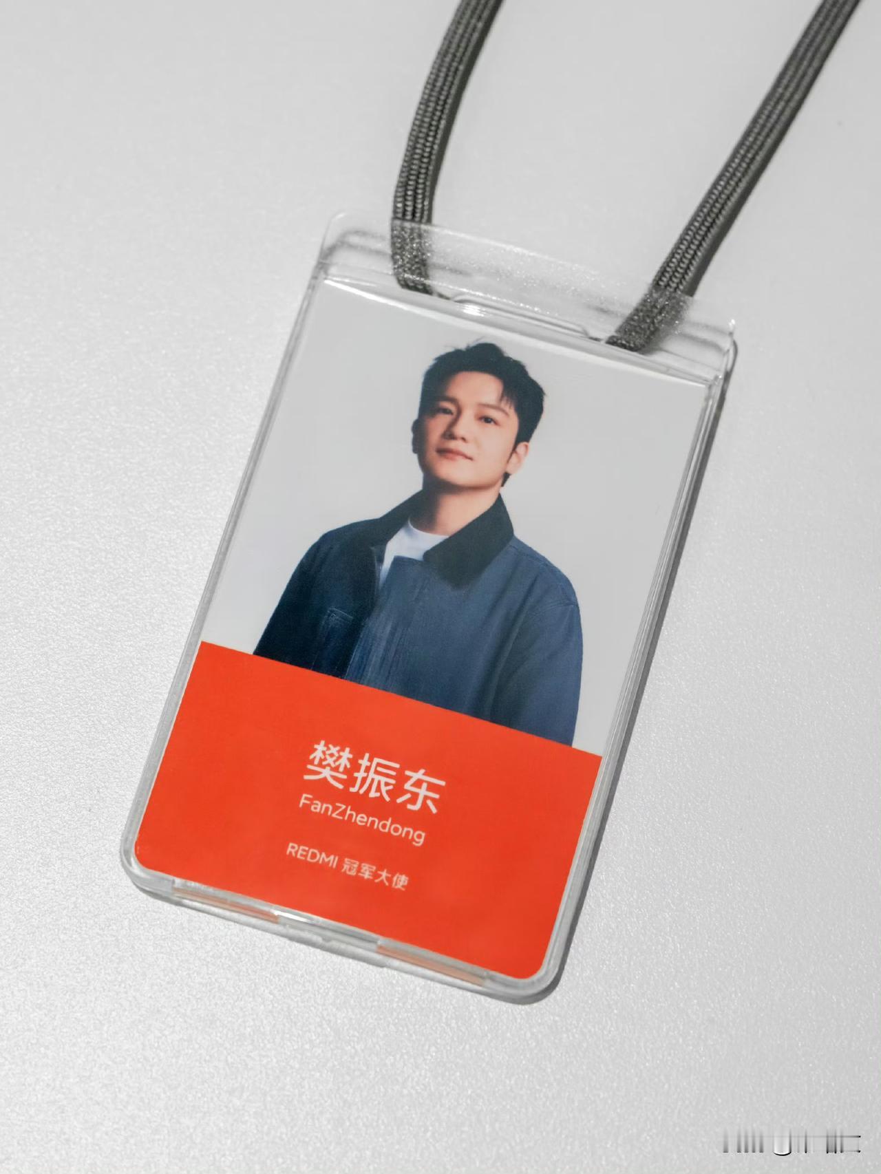 樊振东空降深圳小米之家，牛仔造型帅炸，当店长送福利燃爆全场
 
谁能想到乒乓球冠