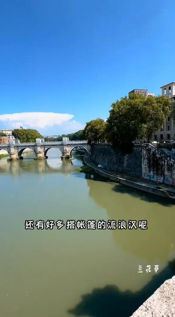 一个有趣的国家——梵蒂冈。 
梵蒂冈是世界上最小的国家，它位于意大利境内，是个国