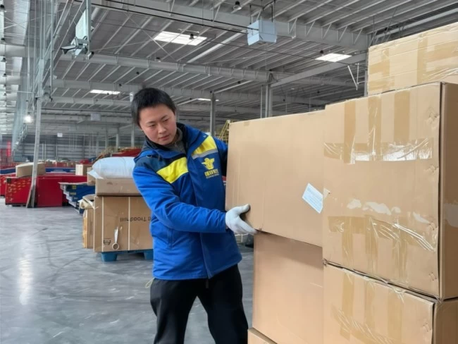 德邦快递的长期主义：从装卸台到雪山之巅的坚守力量