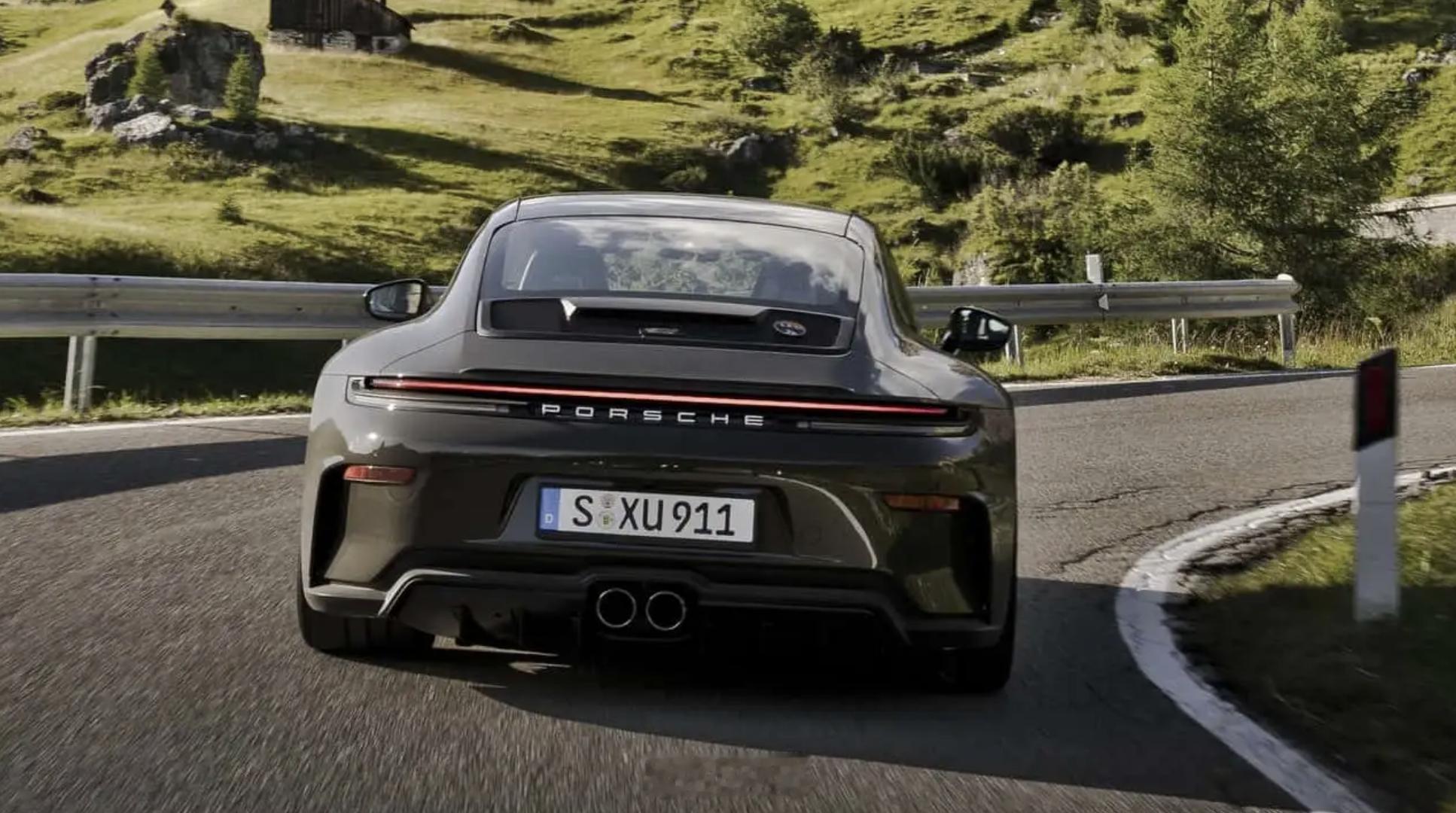 保时捷官方正式发布了由个性化定制部门打造的限量特别版——911 GT3 Berg