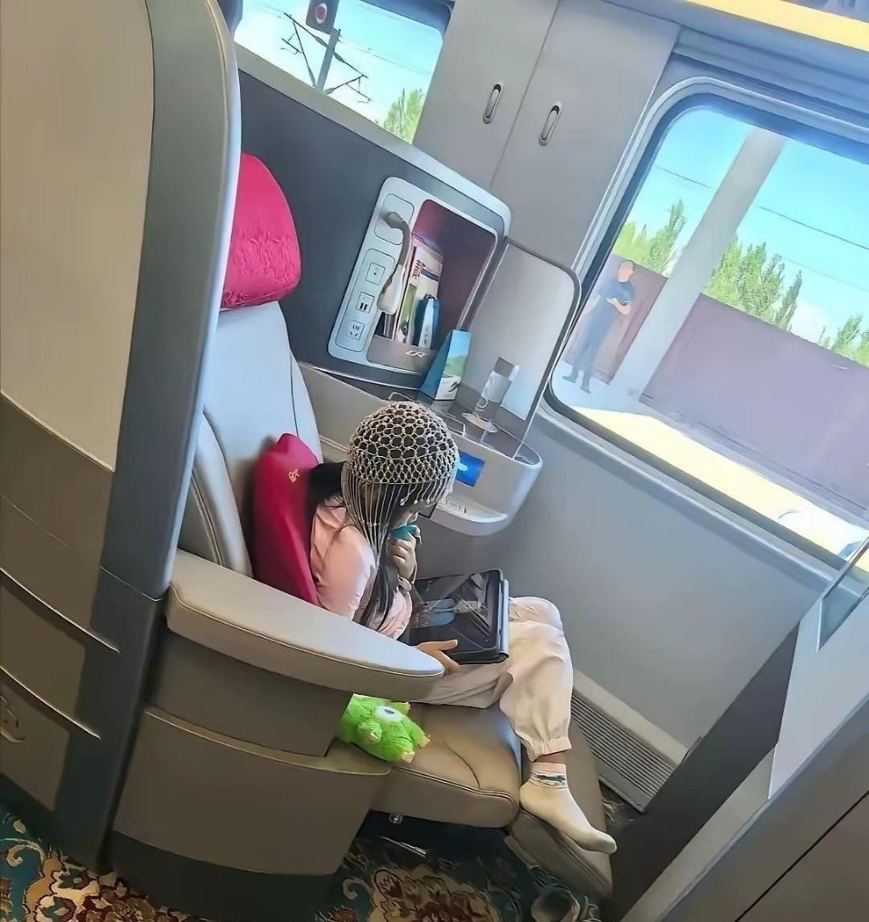 很好奇 这种小孩长大了还会自卑吗 