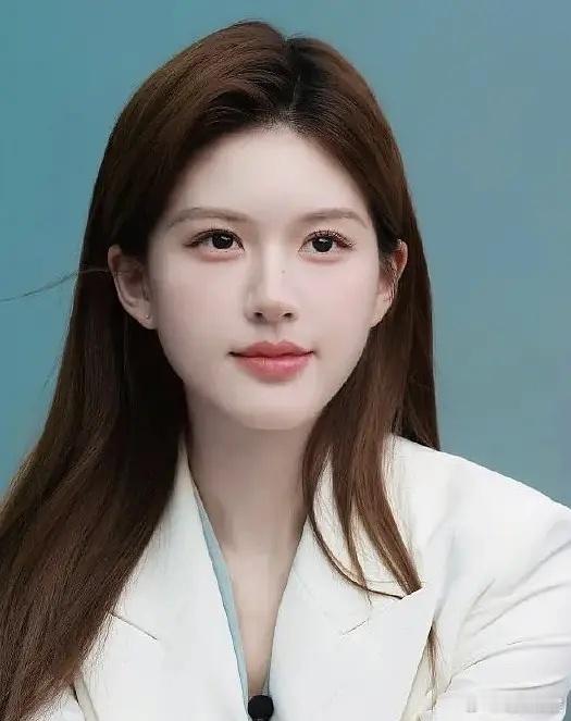 赵露思以前虽然普但还有灵气，现在这样真是毁了自己的演员路 ​​​