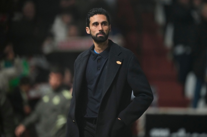 你打几分？阿韦洛亚执教皇马8胜4负，国王杯出局、联赛暂落后4分 