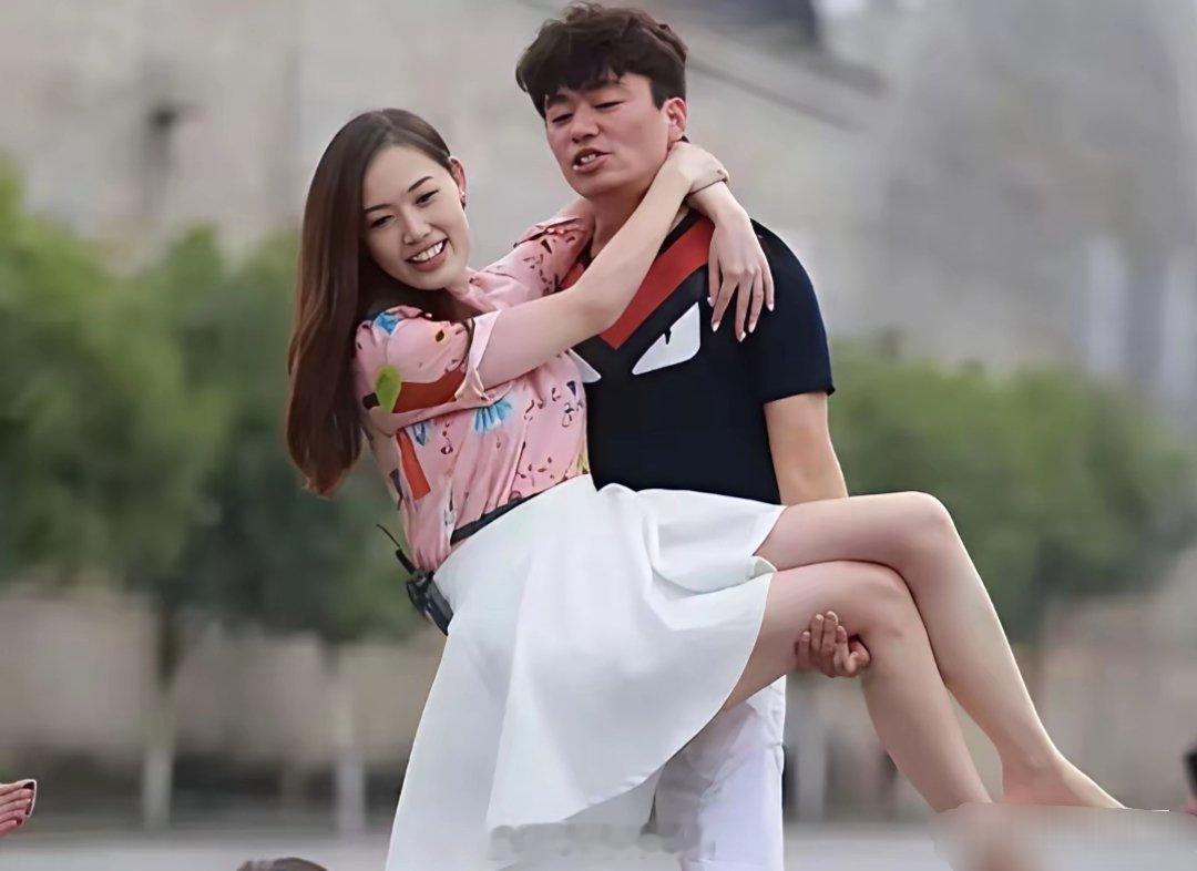 马蓉都明显生理性排斥了， 悲哀的是王宝强一点感觉都没有， 把校花抱在怀里还有一种