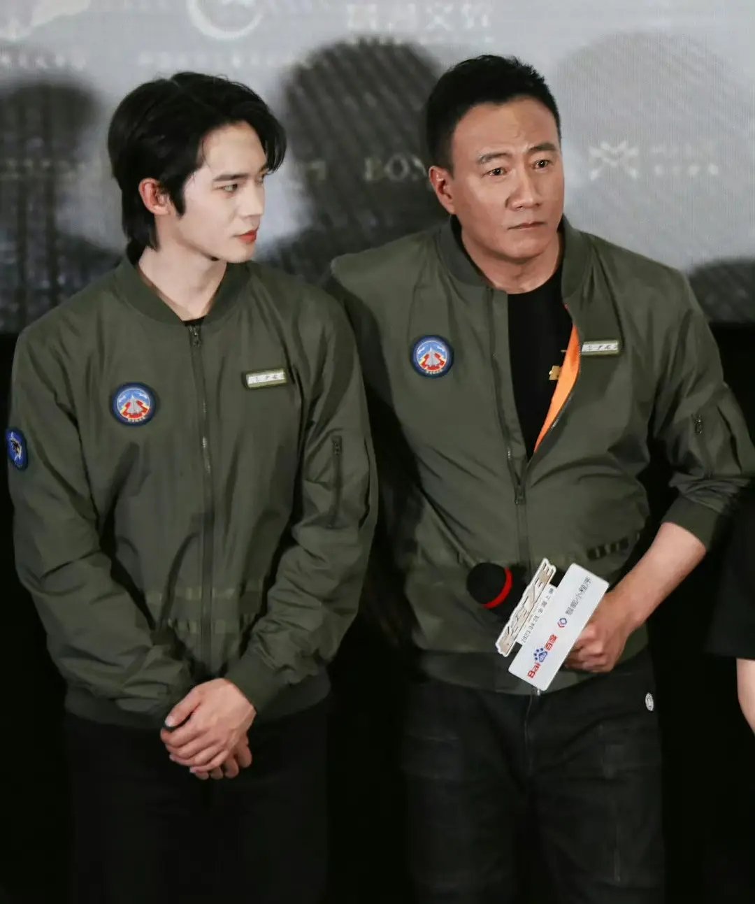 于适那个清秀风长相根本就不适合走那种商务背头硬汉风现在感觉油油又老气的封神路演那