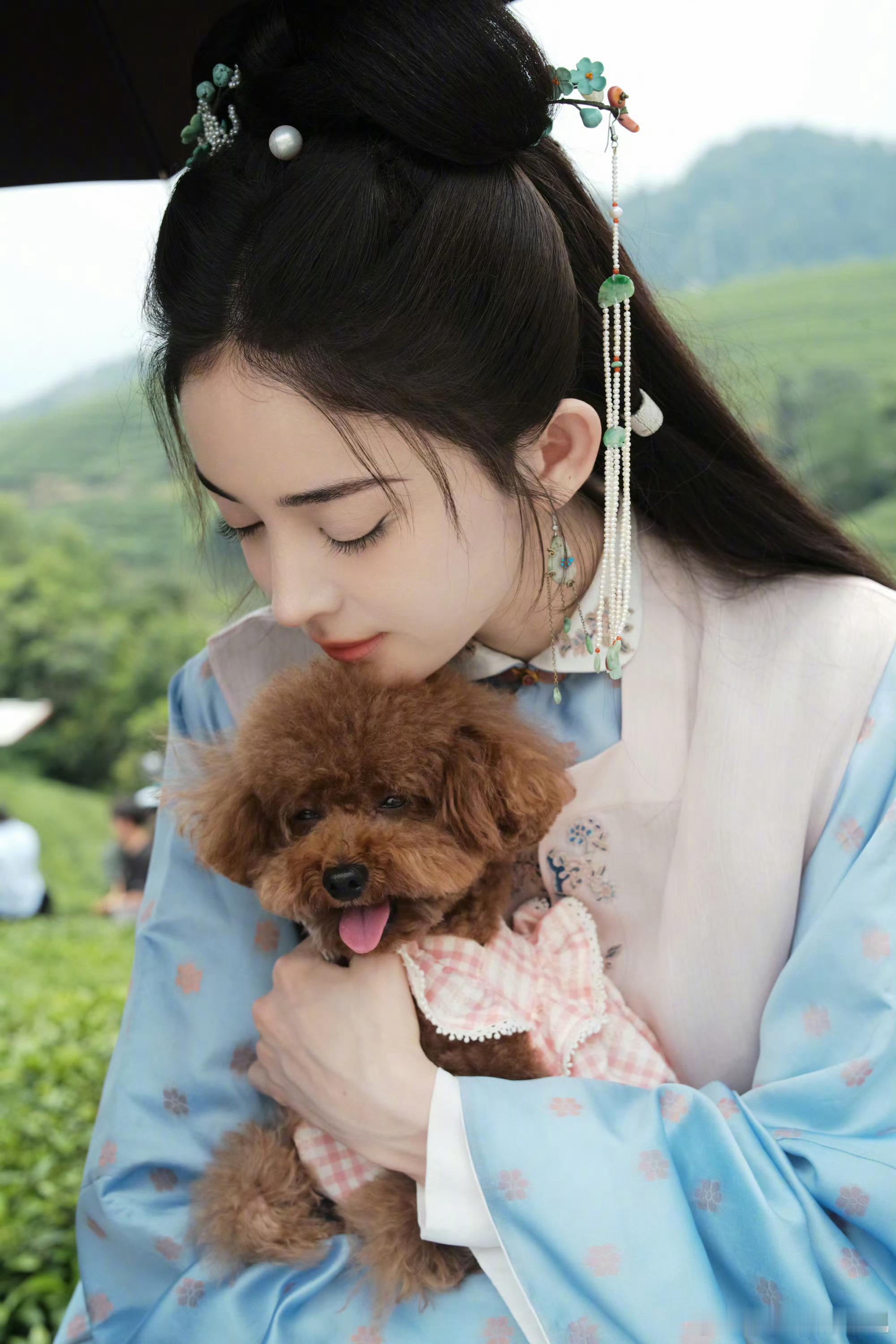 娜扎长文告别玉茗茶骨娜扎长文深情告别“掌公主”，细数并肩同行的温暖时光最好的荣善