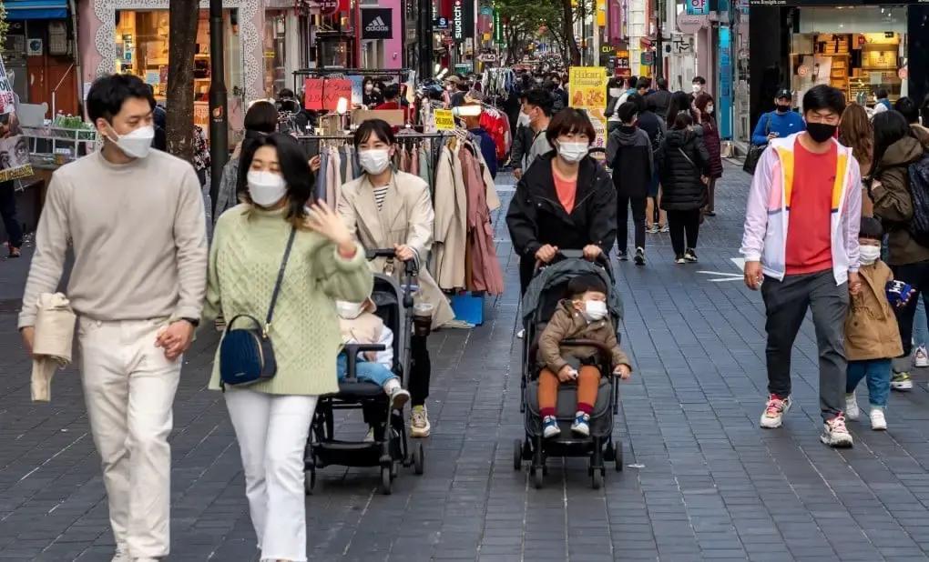 韩国生育率突然上来了，这是因为，韩国终于发现了解决单身男性结婚难题，到底症结在哪