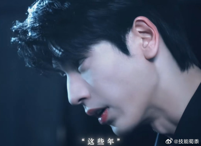 张凌赫复仇这段帅得有点男鬼味了从小受尽委屈的少爷彻底展露锋芒，复仇戏份眼神又冷又