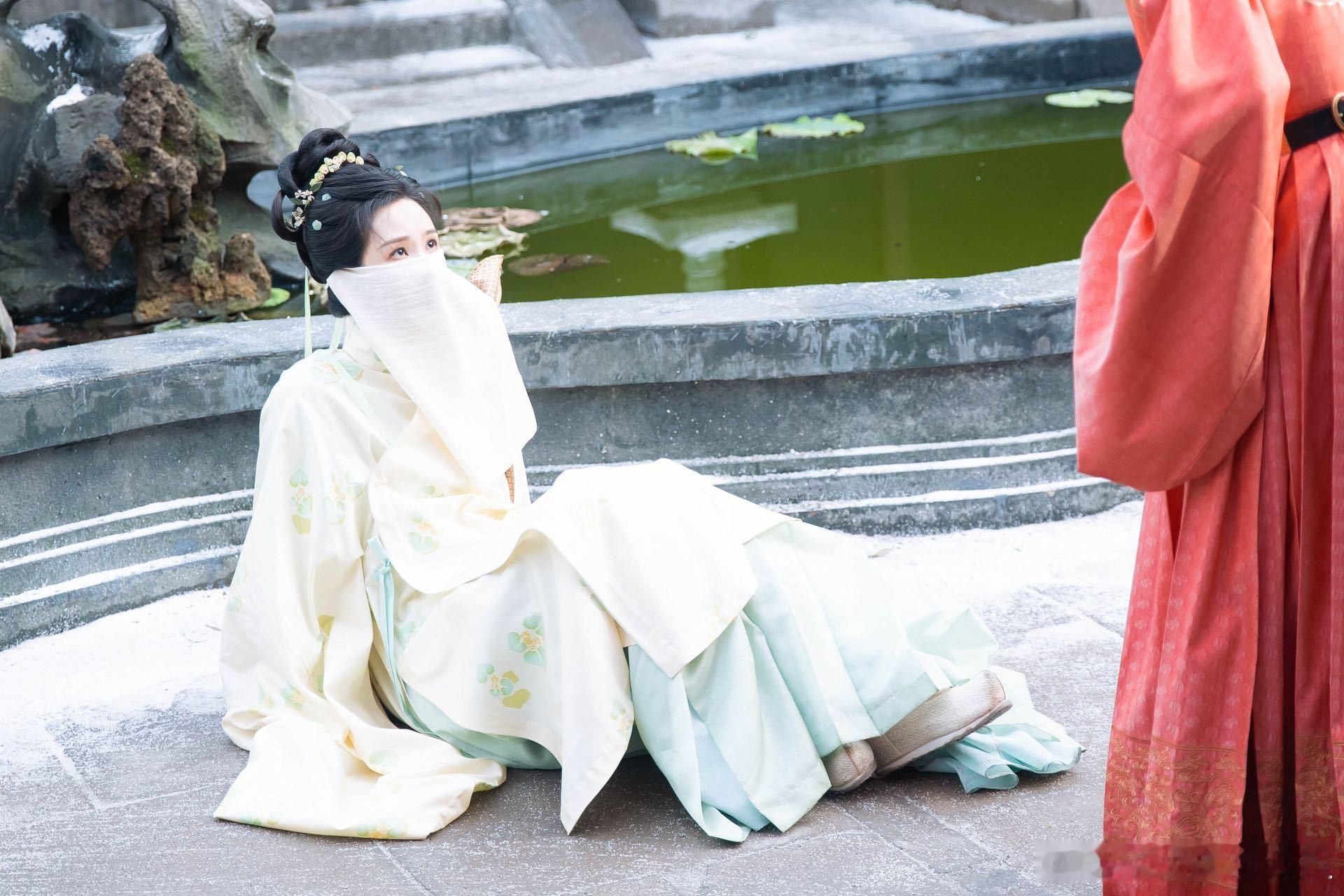 陈都灵值得陈都灵这次的演技表现出色，努力的成果让她收获了观众的喜爱与认可。 ​​