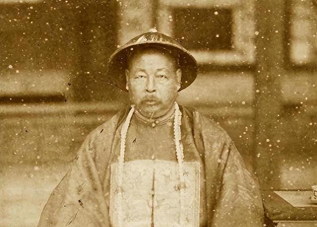 1975年左宗棠墓被炸开，遗骨弃于荒野，王震得知震怒：岂有此理！

自五十年代起