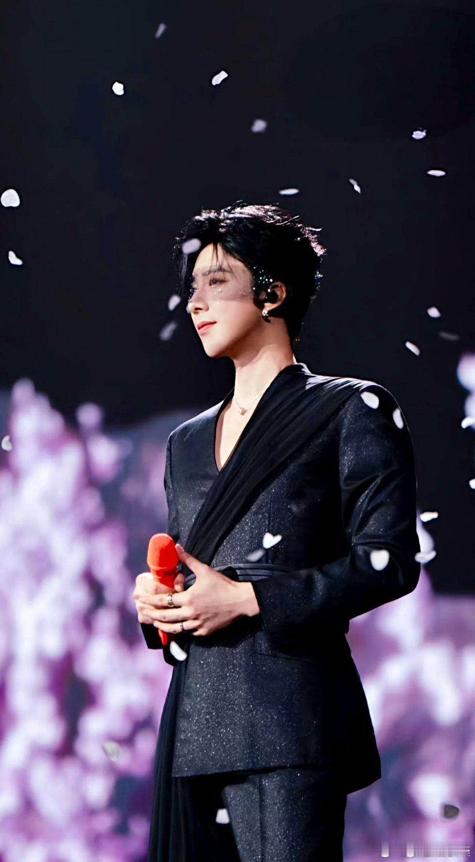 上海三步一刘宇宁五步一TOP 以前羡慕别人城市有大屏，现在轮到我被羡慕了！从地铁