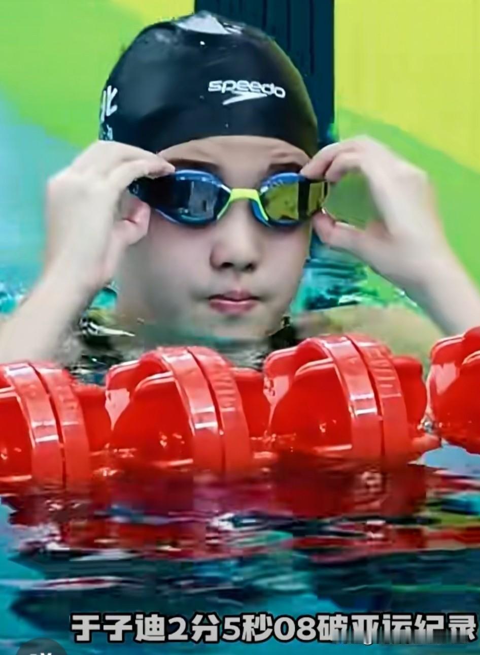 男子体操全能金牌带头，四枚游泳金牌和两枚空手道金牌随后，中国代表队在一个半小时内