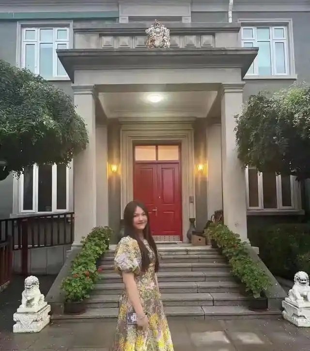 李湘北京豪宅亮相，院子大得离谱，网友：简直是景区既视感！ ​​​