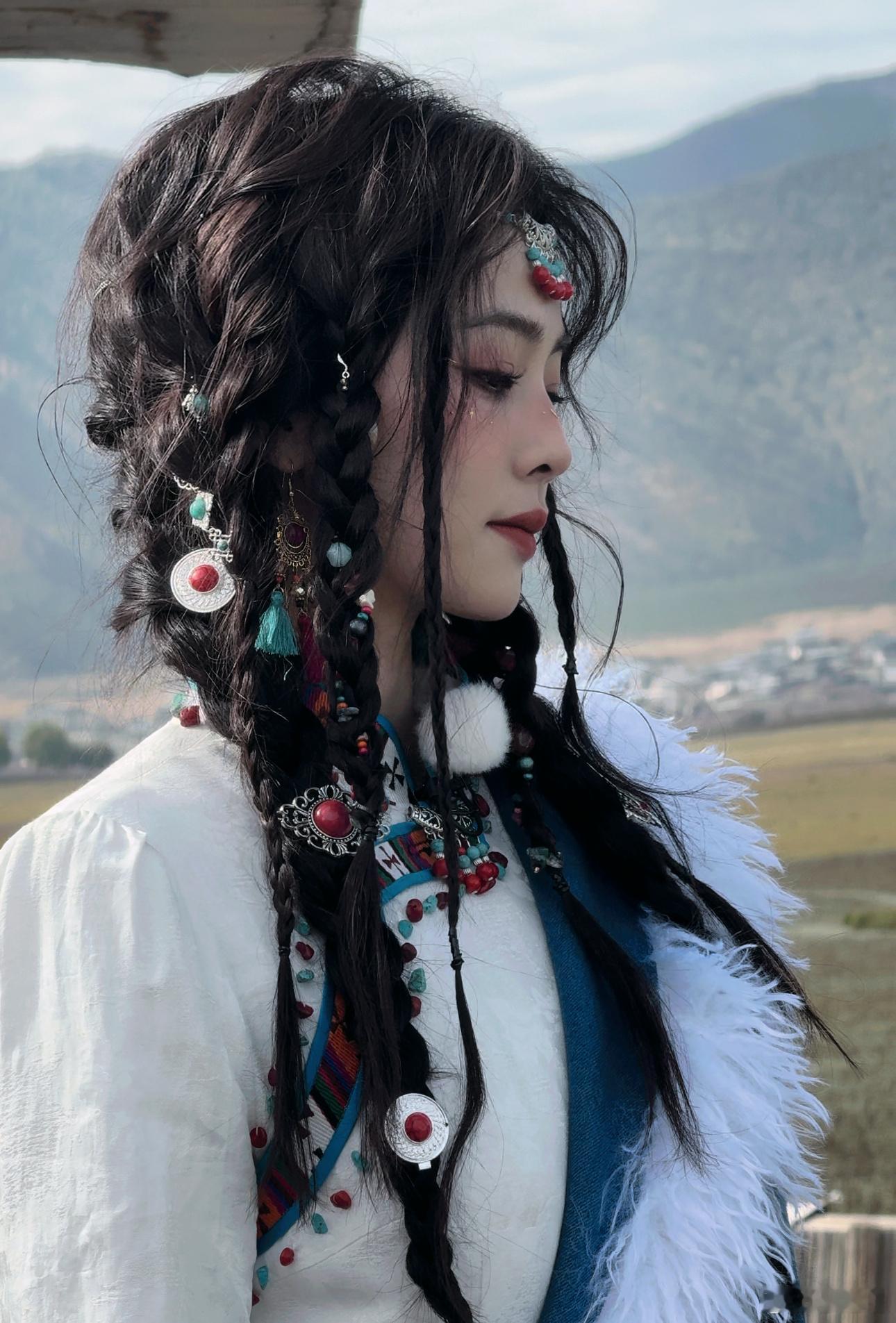 #白鹿藏族妆造##白鹿穿藏袍#啊啊啊！白鹿你美！！！[亲亲][亲亲]藏族妆造好好