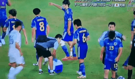 如果日本工作人员提前预知，朝鲜队队员会虚晃一拳，吓唬自己，还会递出按规矩来说，只