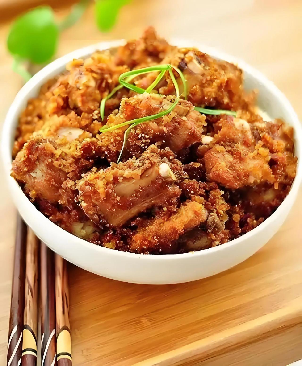 这是我妈妈一大早晨蒸的排骨，很香。因为今天她要去看外公外婆，特意给他们做的。