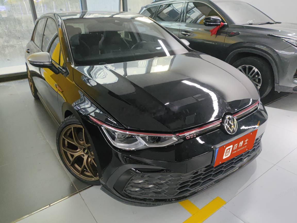 收了一台22年高尔夫GTI，一手，带车衣，仅行驶2.3万公里，小瑕疵，价格不贵。