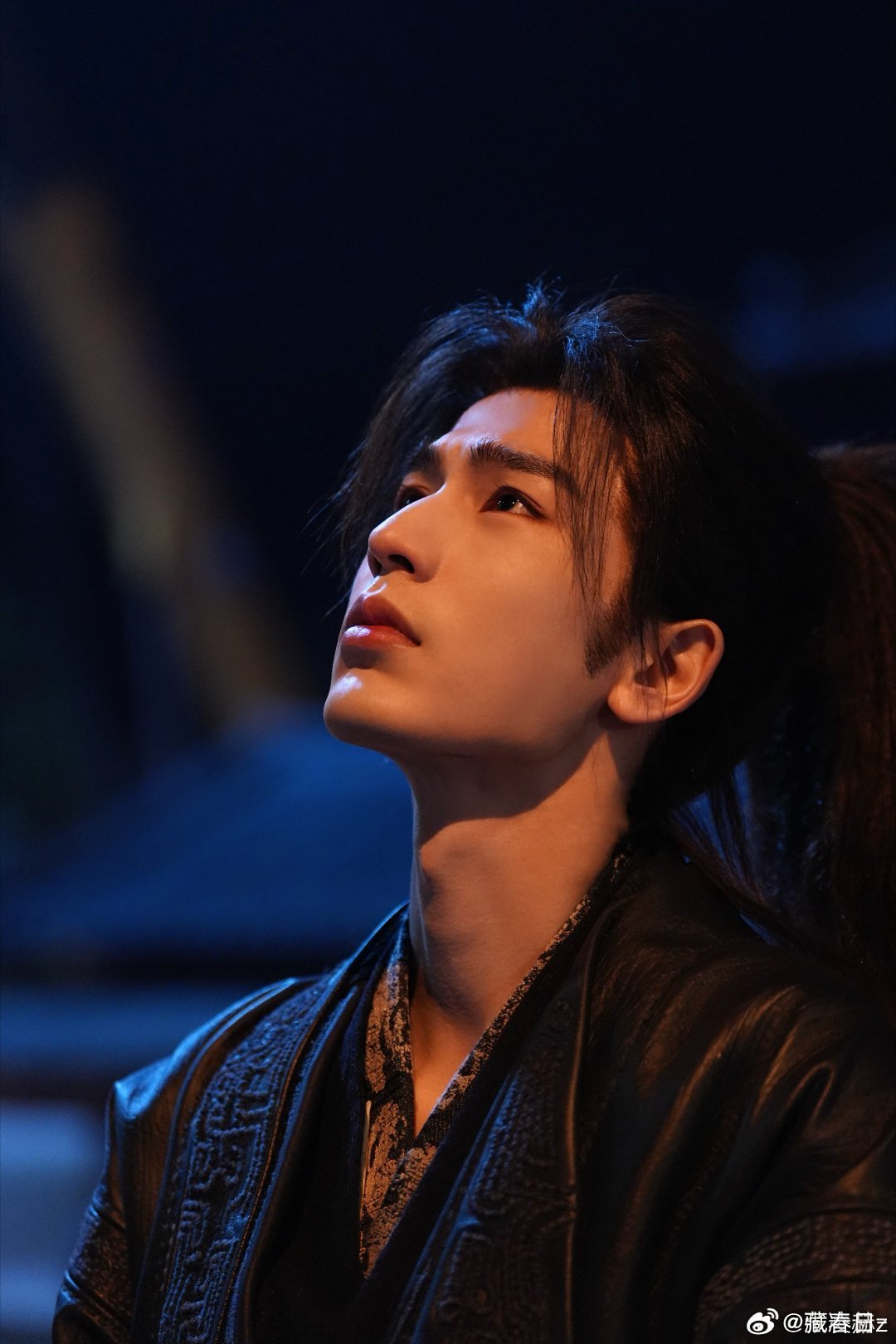 谁能想到！INFINITE李成烈居然在跟粉丝聊天时，主动安利起《逐玉》，还说在等