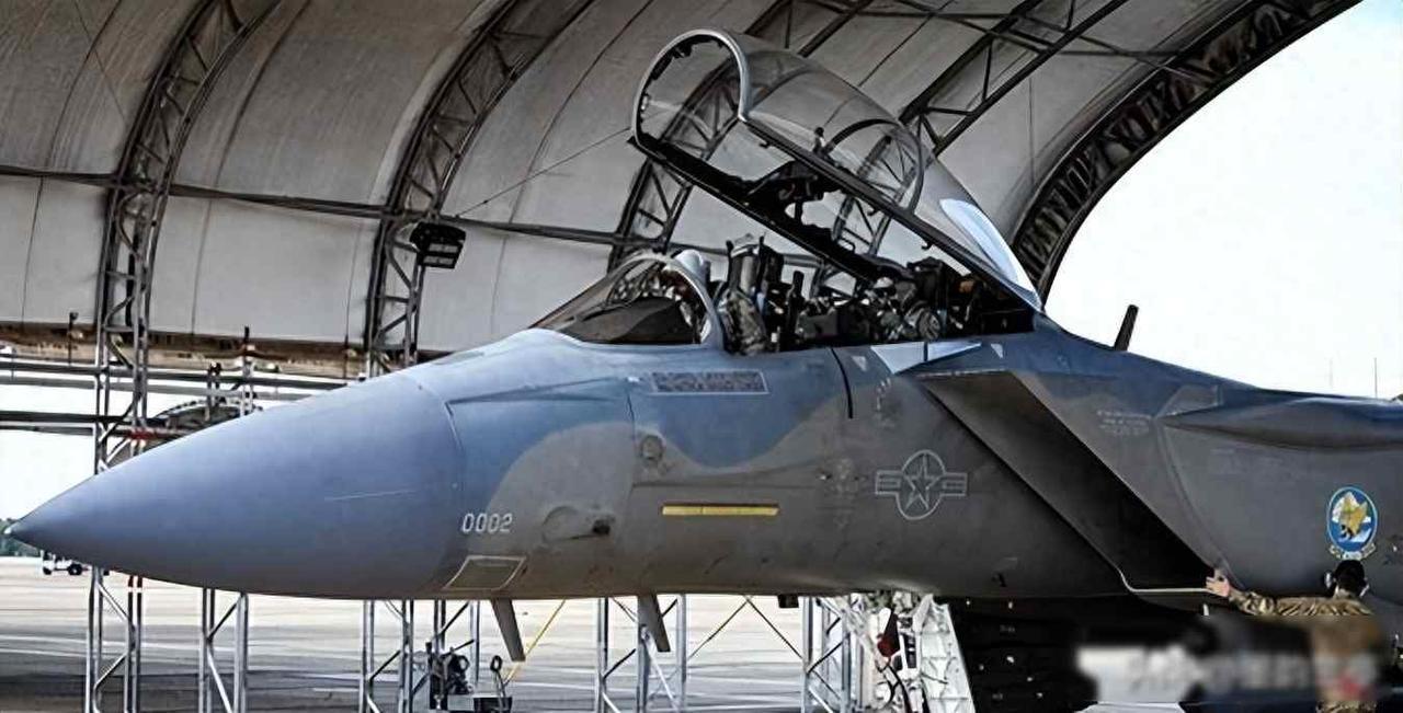 印尼突然改买中国战机，美国订单泡汤了，军贸格局悄悄变了

2025年底，印尼政府